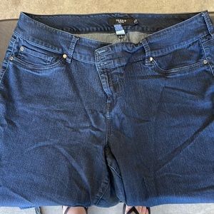 Cropped jeans. Good condition. No holes or rips